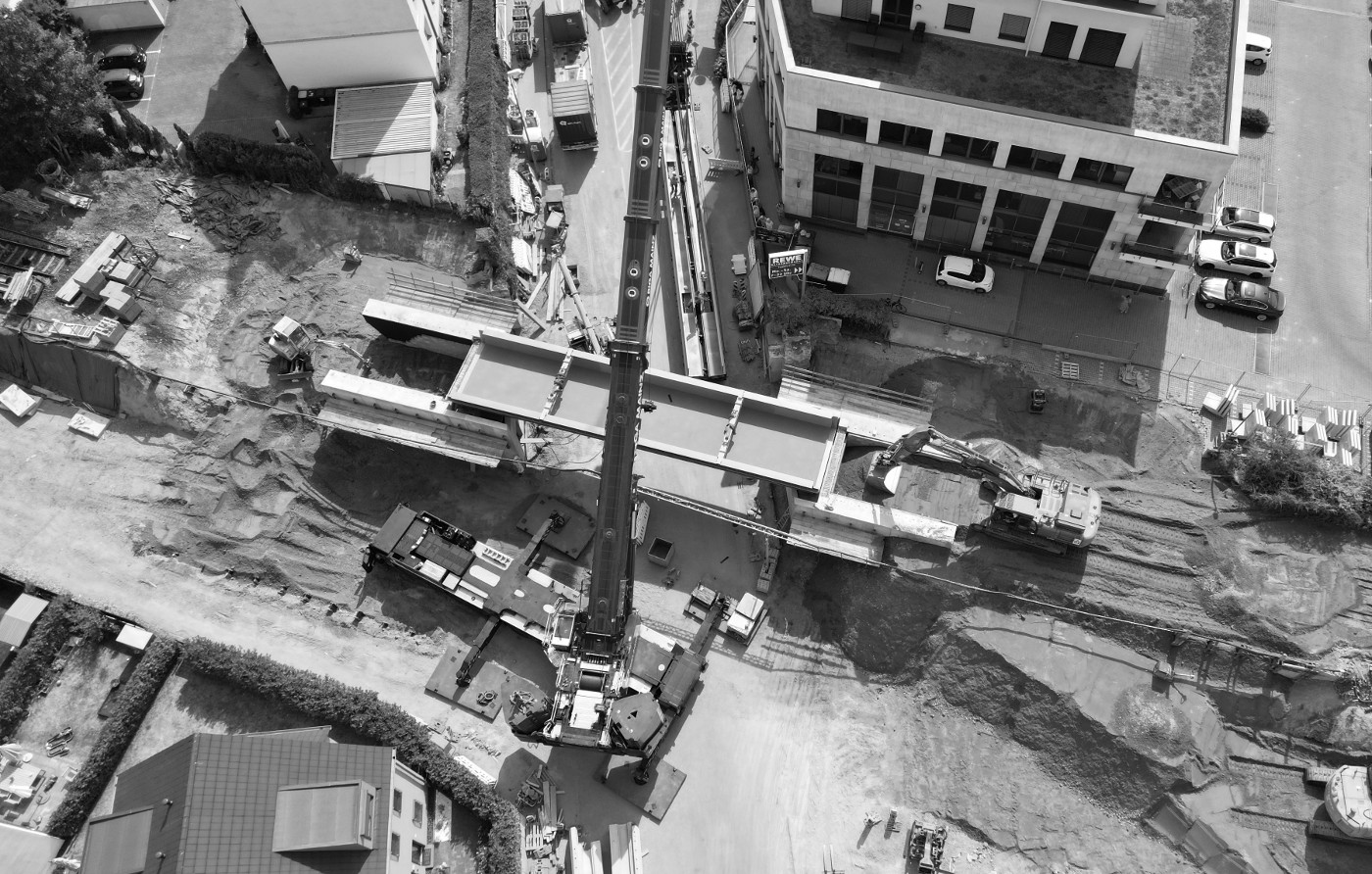 Erneuerung der Eisenbahnüberführung (EÜ) über die Berliner Straße in Erbenheim Erneuerung der Eisenbahnüberführung (EÜ) über die Berliner Straße in Erbenheim