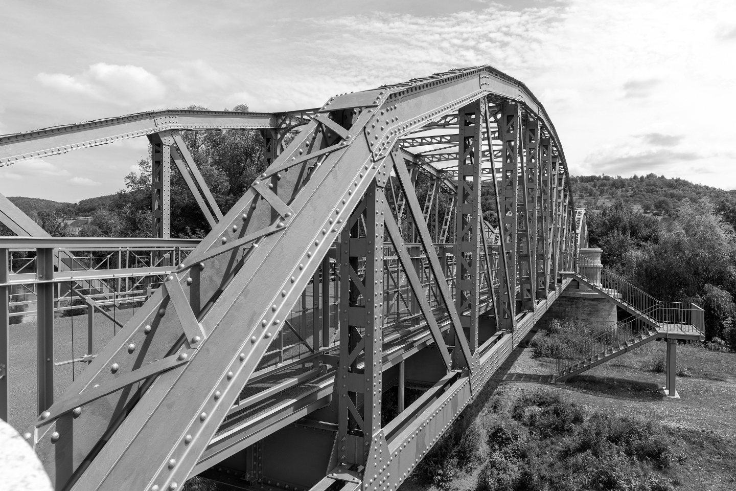 Denkmalgerechte Instandsetzung der Carl-Alexander-Brücke über die Saale in Dorndorf-Steudnitz