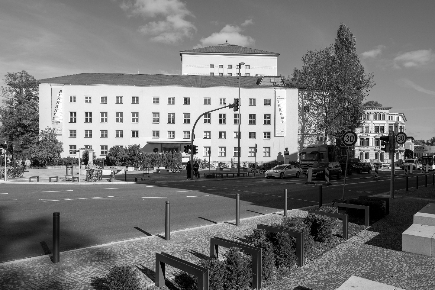 Neugestaltung Sophienstiftsplatz mit Gropiusstraße in Weimar