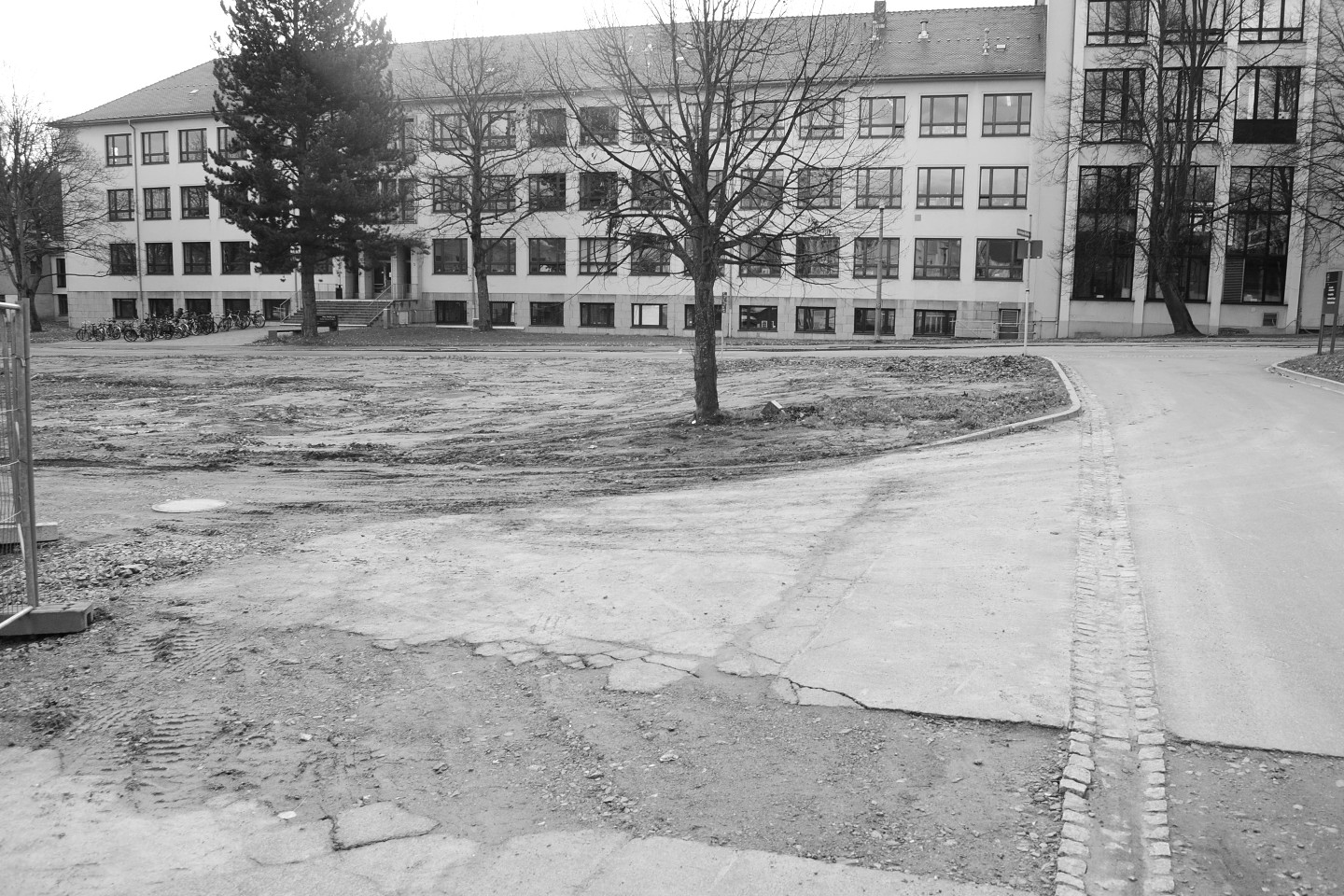 Clemens-Winkler-Bau (CWB) der TU BAF Clemens-Winkler-Bau (CWB) der TU BAF