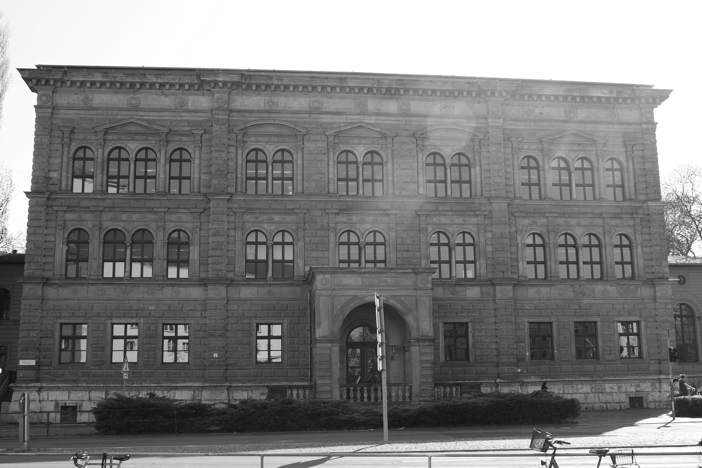 Neugestaltung Sophienstiftsplatz mit Gropiusstraße in Weimar