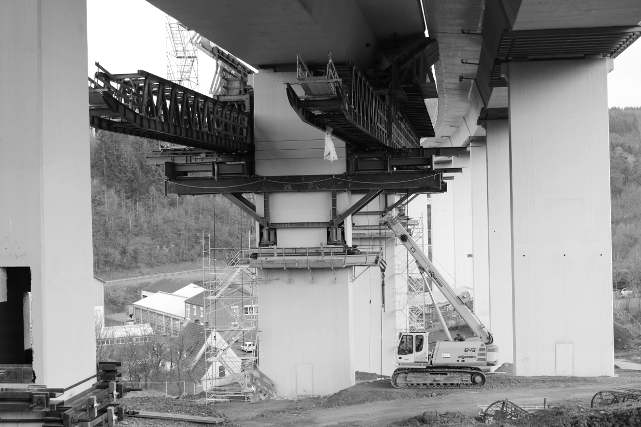 Vorschubrüstung Abbruch Überbau (2) Vorschubrüstung Abbruch Überbau (2)