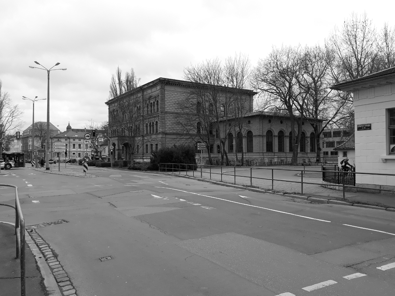 Neugestaltung Sophienstiftsplatz mit Gropiusstraße in Weimar