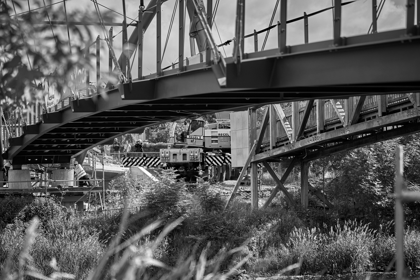 Ersatzneubau der Radfahrer-/Fußgängerbrücke im Zuge des Werratalradweges bei Unterrieden/Witzenhausen Ersatzneubau der Radfahrer-/Fußgängerbrücke im Zuge des Werratalradweges bei Unterrieden/Witzenhausen