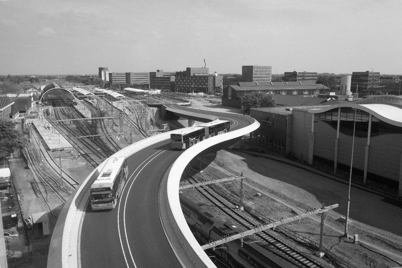 Neubau einer Straßenbrücke über den Bahnhof in Zwolle (NL)